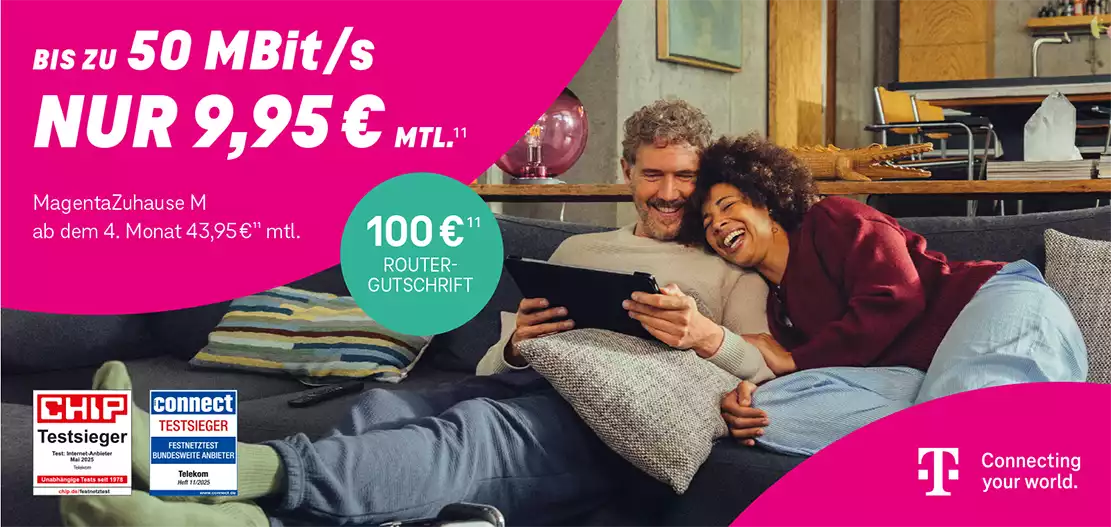Telekom MagentaZuhause M Angebot: Paar auf Sofa mit Tablet, 50 MBit/s